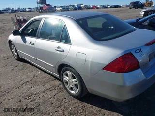 2006 Honda Accord Sdn LX SE with VIN 1HGCM56386A165458, listed as a IAAI auction lot 41087530 with 195,211 mi miles. Bid and sale history available at carsss.com. Image 3.