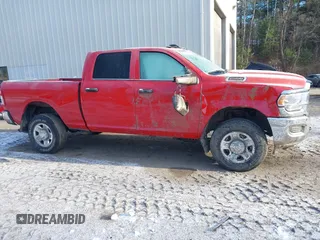 2024 Ram 2500 Tradesman z VIN 3C6UR5CJ0RG181612, wystawiony jako IAAI lot #41005946 z przebiegiem 12 715 mil mil oraz . Historia ofert i sprzedaży dostępna na DreamBid. Obrazek 13.