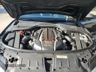 2017 Audi S8 z VIN WUAJ5AFD4HN900729, wystawiony jako Copart lot #41765255 z przebiegiem 95 974 mil mil oraz Szkoda całkowita • Salvage title. Historia ofert i sprzedaży dostępna na DreamBid. Obrazek 11.