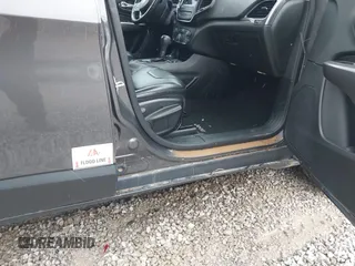 2019 Jeep Cherokee Latitude Plus with VIN 1C4PJMLB0KD191740, listed as a IAAI auction lot 41585682 with 91,755 mi miles. Bid and sale history available at carsss.com. Image 6.