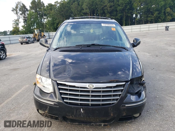 2006 Chrysler Town & Country LWB Limited with VIN 2A4GP64L56R807799, listed as a Copart auction lot 73799324 with 180,483 mi miles and Non Repairable. Bid and sale history available at carsss.com. Image 5.