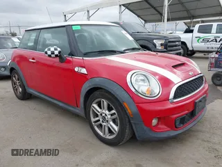 2013 MINI Hardtop S z VIN WMWSV3C55DT388301, wystawiony jako IAAI lot #42058792 z przebiegiem 94 138 mil mil oraz . Historia ofert i sprzedaży dostępna na DreamBid. Obrazek 1.