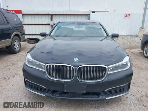 2017 BMW 7 Series 750i z VIN WBA7F0C31HGM22135, wystawiony jako IAAI lot #41919264 z przebiegiem 63 226 mil mil oraz . Historia ofert i sprzedaży dostępna na DreamBid. Obrazek 13.