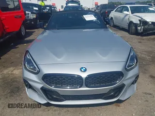 2021 BMW Z4 sDriveM40i z VIN WBAHF9C00MWX17614, wystawiony jako IAAI lot #42277354 z przebiegiem 26 615 mil mil oraz . Historia ofert i sprzedaży dostępna na DreamBid. Obrazek 11.