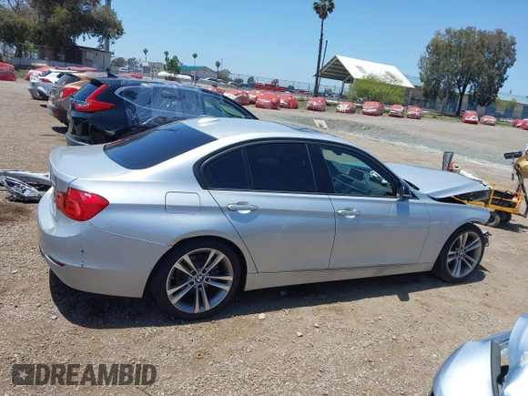 2014 BMW 3 Series 328i z VIN WBA3C1C54EK113086, wystawiony jako IAAI lot #42339836 z przebiegiem 68 259 mil mil oraz . Historia ofert i sprzedaży dostępna na DreamBid. Obrazek 14.