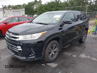 2018 Toyota Highlander LE with VIN 5TDZZRFH2JS246805, listed as a IAAI auction lot 42697587 with 287,457 mi miles and . Bid and sale history available at DreamBid. Image 20.