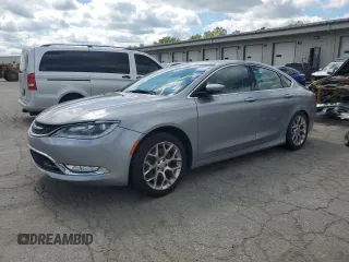 2015 Chrysler 200 C z VIN 1C3CCCEG7FN512575, wystawiony jako Copart lot #55599505 z przebiegiem 102 611 mil mil oraz Szkody całkowita. Historia ofert i sprzedaży dostępna na DreamBid. Obrazek 1.