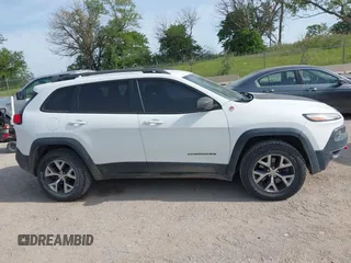 2015 Jeep Cherokee Trailhawk with VIN 1C4PJMBS6FW687718, listed as a IAAI auction lot 42505169 with 122,526 mi miles and . Bid and sale history available at DreamBid. Image 14.