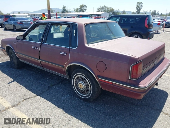 1988 Oldsmobile Cutlass Ciera with VIN 2G3AM5132J9375426, listed as a IAAI auction lot 42014990 with 292,060 mi miles and . Bid and sale history available at DreamBid. Image 3.