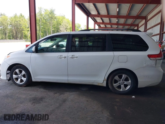 2011 Toyota Sienna LE AAS с VIN 5TDKK3DC8BS007447, выставлен на аукционе IAAI как лот 42578515 с пробегом Не указан миль и . История ставок и продаж доступна на DreamBid. Изображение 13.
