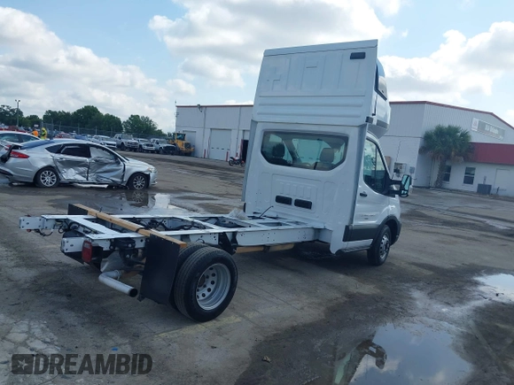 2023 Ford Transit z VIN 1FDBF6ZG0PKB35192, wystawiony jako IAAI lot #42191303 z przebiegiem 207 810 mil mil oraz . Historia ofert i sprzedaży dostępna na DreamBid. Obrazek 4.