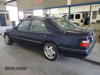 1995 Mercedes-Benz 400 E z VIN WDBEA34E7SC217071, wystawiony jako Copart lot #58014415 z przebiegiem 111 880 mil mil oraz Czysty tytuł • Clean title. Historia ofert i sprzedaży dostępna na DreamBid. Obrazek 2.