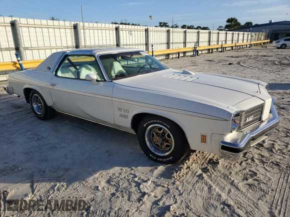 1975 Oldsmobile Cutlass z VIN 3J57T5M323248, wystawiony jako Copart lot #80526124 z przebiegiem 13 934 mil mil oraz Szkody całkowita. Historia ofert i sprzedaży dostępna na DreamBid. Obrazek 4.