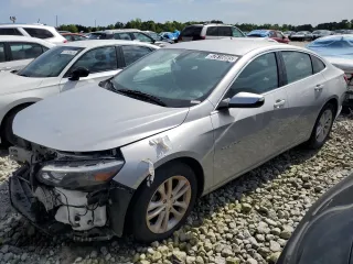 2018 Chevrolet Malibu LT z VIN 1G1ZD5ST1JF236602, wystawiony jako Copart lot #52616085 z przebiegiem 125 233 mil mil oraz Szkoda całkowita • Salvage title. Historia ofert i sprzedaży dostępna na DreamBid. Obrazek 1.
