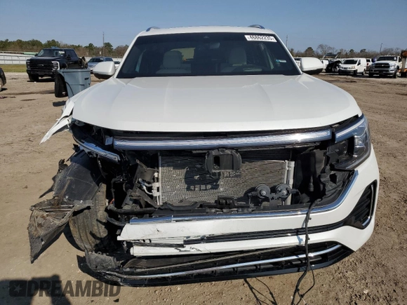 2024 Volkswagen Atlas SEL Premium R-Line with VIN 1V2FE2CA7RC219611, listed as a Copart auction lot 46862235 with 17,570 mi miles and Salvage title. Bid and sale history available at DreamBid. Image 5.
