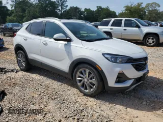 2021 Buick Encore GX Select z VIN KL4MMDSL1MB080983, wystawiony jako Copart lot #57167195 z przebiegiem Nie podano mil oraz Szkoda całkowita • Salvage title. Historia ofert i sprzedaży dostępna na DreamBid. Obrazek 4.