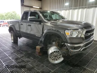 2019 Ram 1500 Tradesman z VIN 1C6RRECTXKN667039, wystawiony jako Copart lot #55602495 z przebiegiem 101 702 mil mil oraz Szkoda całkowita • Salvage title. Historia ofert i sprzedaży dostępna na DreamBid. Obrazek 4.