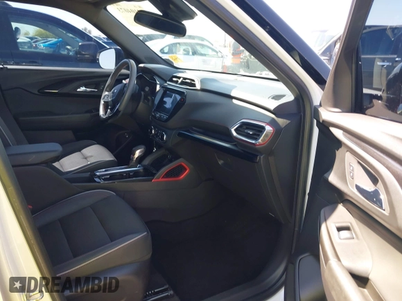 2022 Chevrolet TrailBlazer RS with VIN KL79MTSL8NB120156, listed as a IAAI auction lot 42104073 with 27,147 mi miles. Bid and sale history available at carsss.com. Image 5.