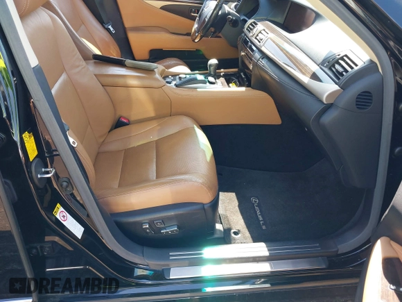 2013 Lexus LS 460 z VIN JTHCL5EF3D5019535, wystawiony jako IAAI lot #41985073 z przebiegiem 171 999 mil mil oraz . Historia ofert i sprzedaży dostępna na DreamBid. Obrazek 5.