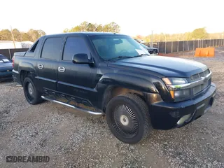 2003 Chevrolet Avalanche with VIN 3GNEC13TX3G169166, listed as a IAAI auction lot 41789590 with 349,989 mi miles. Bid and sale history available at carsss.com. Image 1.