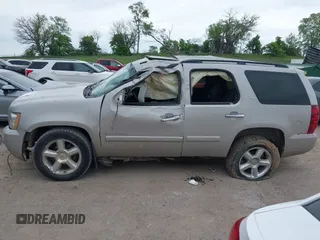 2008 Chevrolet Tahoe LTZ с VIN 1GNFK13028J228178, выставлен на аукционе IAAI как лот 42333269 с пробегом 196 714 миль миль и . История ставок и продаж доступна на DreamBid. Изображение 14.