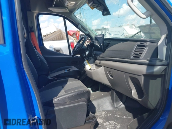 2024 Ford Transit Cargo with VIN 1FTBR1C82RKA26803, listed as a IAAI auction lot 40440250 with 1,197 mi miles and . Bid and sale history available at DreamBid. Image 5.