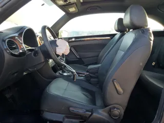 2013 Volkswagen Beetle 2.5L w/Sun с VIN 3VWJP7AT1DM680038, выставлен на аукционе Copart как лот 87159584 с пробегом 131 261 миль миль и Списание • Salvage title. История ставок и продаж доступна на DreamBid. Изображение 7.