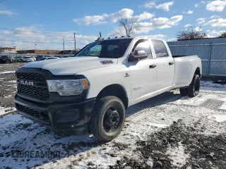 2022 Ram 3500 Tradesman with VIN 3C63RRGL5NG140014, listed as a Copart auction lot 44039065 with 102,143 mi miles and Clean Title. Bid and sale history available at carsss.com. Image 1.