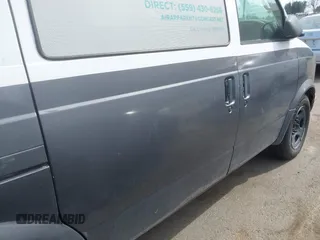 2004 Chevrolet Astro Cargo Van with VIN 1GCDM19X74B109660, listed as a IAAI auction lot 41616125 with 228,646 mi miles. Bid and sale history available at carsss.com. Image 18.