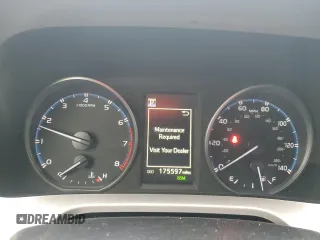 2018 Toyota RAV4 XLE with VIN JTMRFREV2JJ221139, listed as a Copart auction lot 50229375 with 175,597 mi miles and Salvage Title. Bid and sale history available at DreamBid. Image 9.