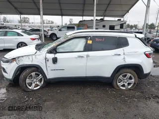 2023 Jeep Compass Latitude z VIN 3C4NJDBN5PT552769, wystawiony jako IAAI lot #41786110 z przebiegiem 53 133 mil mil oraz . Historia ofert i sprzedaży dostępna na DreamBid. Obrazek 14.