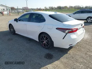 2022 Toyota Camry SE z VIN 4T1G11AK8NU644181, wystawiony jako IAAI lot #41979152 z przebiegiem 30 384 mil mil oraz . Historia ofert i sprzedaży dostępna na DreamBid. Obrazek 3.