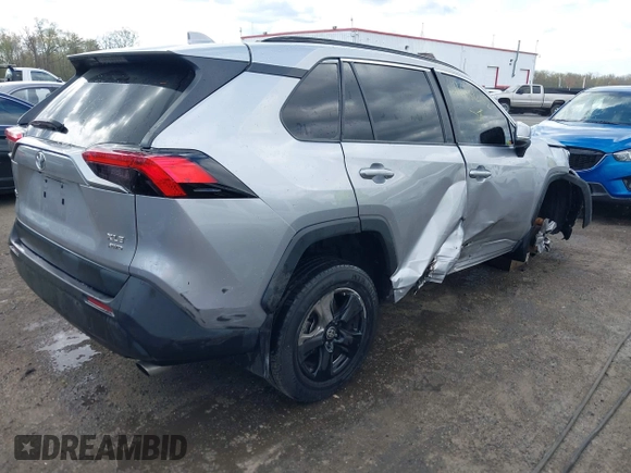 2022 Toyota RAV4 XLE z VIN 2T3P1RFV2NC316877, wystawiony jako IAAI lot #41981282 z przebiegiem 42 955 mil mil oraz . Historia ofert i sprzedaży dostępna na DreamBid. Obrazek 4.