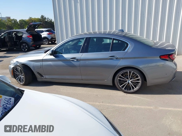 2021 BMW 5 Series 530e with VIN WBA13AG08MCG67152, listed as a IAAI auction lot 42619409 with 42,705 mi miles and . Bid and sale history available at DreamBid. Image 14.