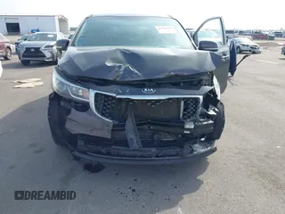 2017 Kia Sedona LX with VIN KNDMB5C19H6329933, listed as a IAAI auction lot 41796158 with 101,399 mi miles. Bid and sale history available at carsss.com. Image 6.