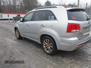 2013 Kia Sorento SX with VIN 5XYKWDA29DG342965, listed as a IAAI auction lot 41001039 with 163,760 mi miles. Bid and sale history available at carsss.com. Image 3.