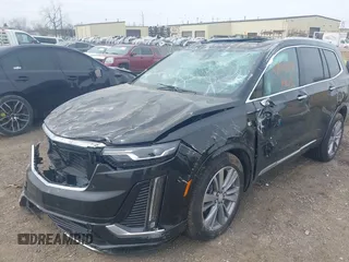 2025 Cadillac XT6 AWD Premium Luxury z VIN 1GYKPDRS3SZ106449, wystawiony jako IAAI lot #41994374 z przebiegiem 3 675 mil mil oraz . Historia ofert i sprzedaży dostępna na DreamBid. Obrazek 6.