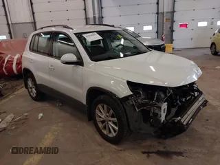 2017 Volkswagen Tiguan S z VIN WVGBV7AX7HK042854, wystawiony jako IAAI lot #41830961 z przebiegiem 65 089 mil mil oraz . Historia ofert i sprzedaży dostępna na DreamBid. Obrazek 1.