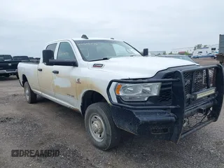 2022 Ram 2500 Tradesman z VIN 3C6UR5HL4NG130960, wystawiony jako IAAI lot #42414994 z przebiegiem 165 469 mil mil oraz . Historia ofert i sprzedaży dostępna na DreamBid. Obrazek 1.