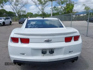 2011 Chevrolet Camaro 2LS z VIN 2G1FA1ED9B9208677, wystawiony jako IAAI lot #42114019 z przebiegiem 126 808 mil mil oraz . Historia ofert i sprzedaży dostępna na DreamBid. Obrazek 17.