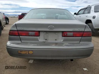 1998 Toyota Camry LE z VIN JT2BG28K7W0215608, wystawiony jako Copart lot #49919085 z przebiegiem 182 353 mil mil oraz Czysty tytuł • Clean title. Historia ofert i sprzedaży dostępna na DreamBid. Obrazek 6.