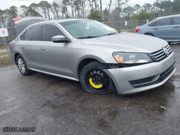 2012 Volkswagen Passat SE w/Sunroof with VIN 1VWBH7A36CC077412, listed as a IAAI auction lot 41651796 with 113,259 mi miles. Bid and sale history available at carsss.com. Image 1.