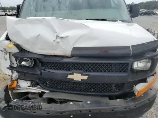 2017 Chevrolet Express Cargo z VIN 1GCWGAFF3H1147488, wystawiony jako Copart lot #51792665 z przebiegiem Nie podano mil oraz Szkody całkowita. Historia ofert i sprzedaży dostępna na DreamBid. Obrazek 14.