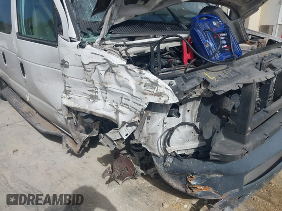 2014 Ford Econoline Passenger XL with VIN 1FBNE3BL5EDB11826, listed as a IAAI auction lot 40860317 with 216,900 mi miles. Bid and sale history available at carsss.com. Image 6.