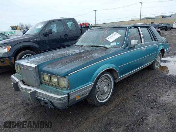 1982 Lincoln Continental with VIN 1MRBP98F1CY610073, listed as a IAAI auction lot 41953772 with 821,604 mi miles and . Bid and sale history available at DreamBid. Image 17.