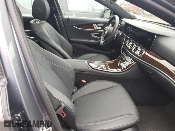 2021 Mercedes-Benz E 350 with VIN W1KZF8EB2MA926131, listed as a Copart auction lot 61030212 with 4,510 mi miles and . Bid and sale history available at DreamBid. Image 5.