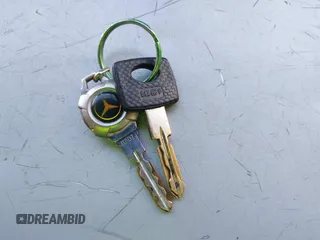 1990 Mercedes-Benz 500 z VIN WDBFA66E6LF010254, wystawiony jako IAAI lot #41942109 z przebiegiem 100 274 mil mil oraz . Historia ofert i sprzedaży dostępna na DreamBid. Obrazek 11.