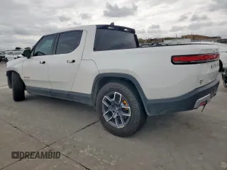 2022 Rivian R1T Adventure z VIN 7FCTGAAA8NN013508, wystawiony jako Copart lot #50834485 z przebiegiem Nie podano mil oraz Szkody całkowita. Historia ofert i sprzedaży dostępna na DreamBid. Obrazek 2.