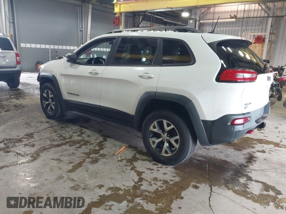 2016 Jeep Cherokee Trailhawk z VIN 1C4PJMBS6GW242123, wystawiony jako IAAI lot #41156712 z przebiegiem 136 596 mil mil oraz . Historia ofert i sprzedaży dostępna na DreamBid. Obrazek 3.