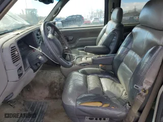 2000 Chevrolet Tahoe Limited with VIN 1GNEC13R6YR111843, listed as a Copart auction lot 47264665 with 287,666 mi miles and Salvage Title. Bid and sale history available at carsss.com. Image 7.